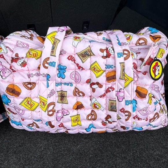 BUC-EE'S Handbags - Pink Buc-ee’s Quilted Snack Print Duffel Bag